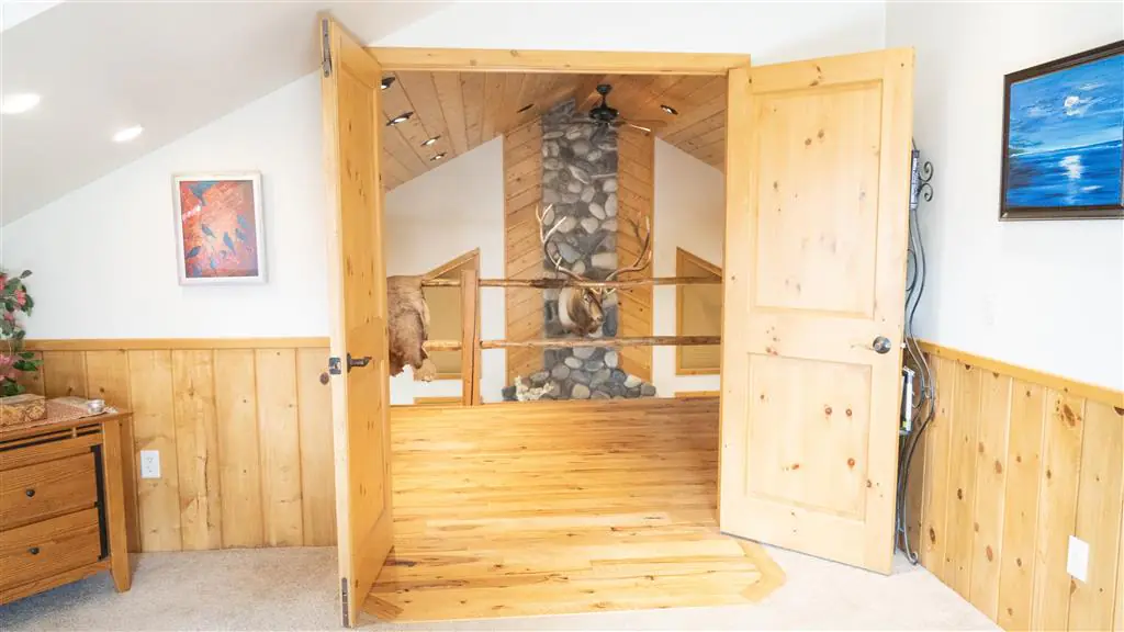 33 Jim Creek Rd, Wapiti, WY Single Family Residence