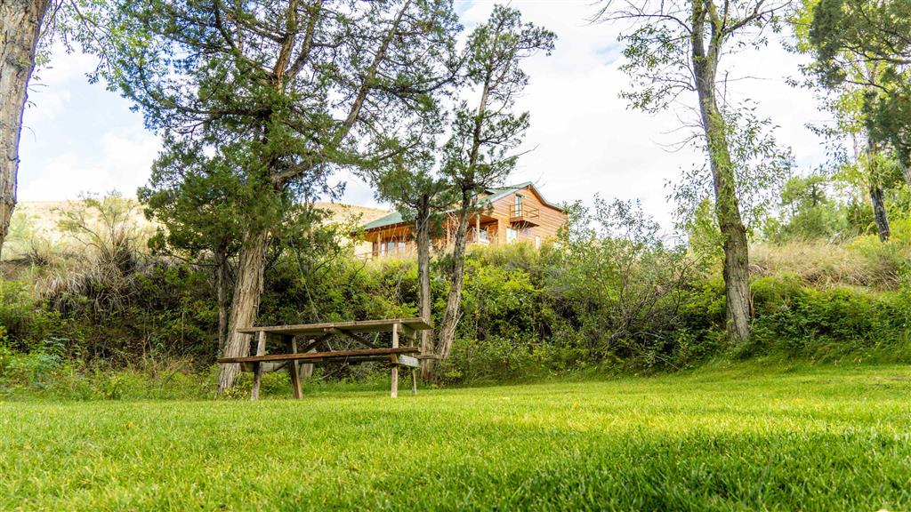 33 Jim Creek Rd, Wapiti, WY Single Family Residence