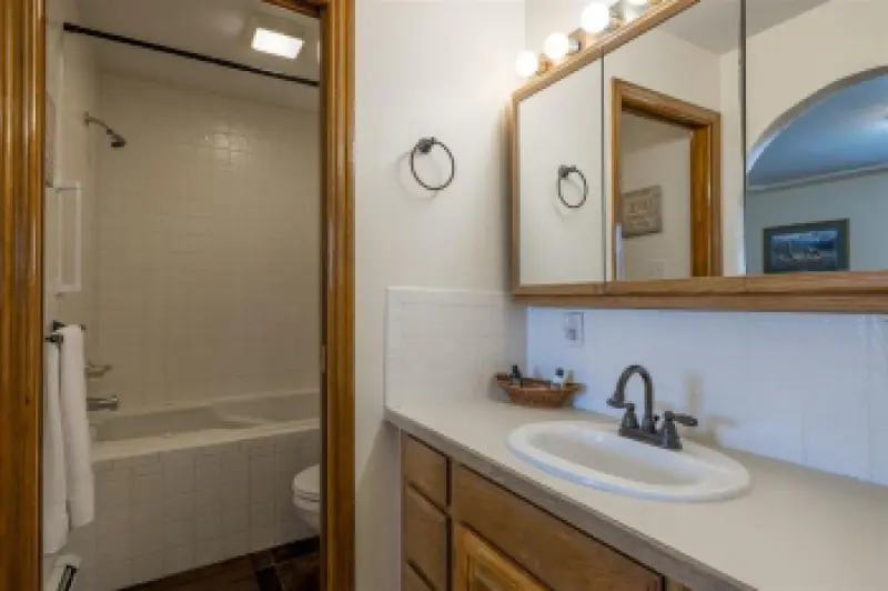 1126 Alger Ave Cody #18