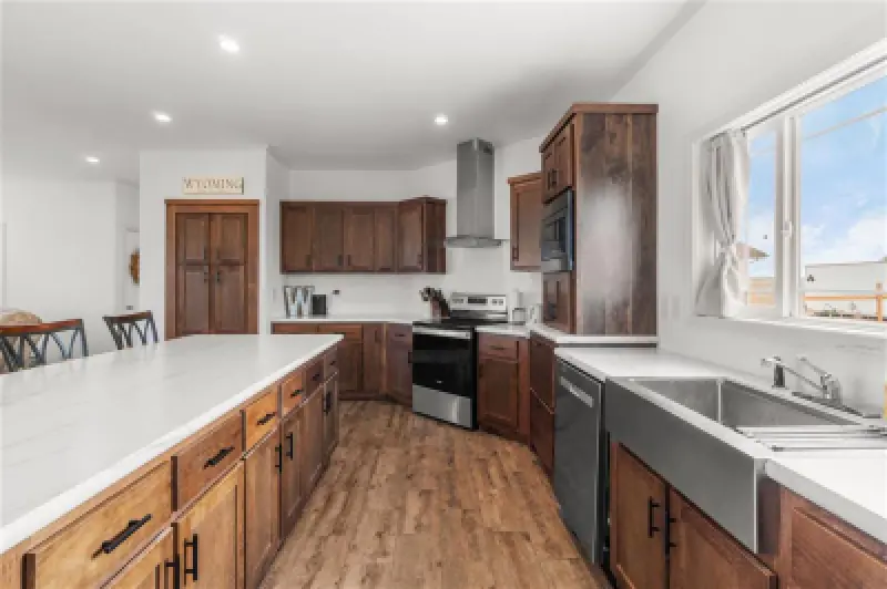 518 Tatman St Burlington #4