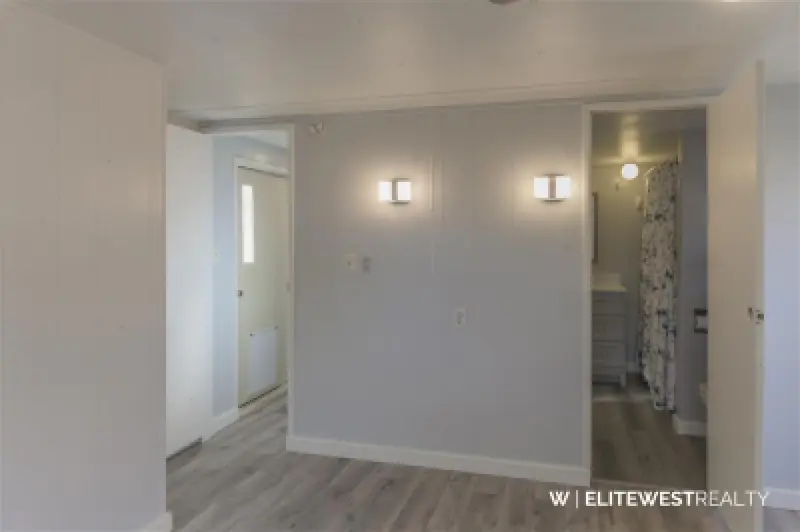 23 3rd Ave W Deaver #21