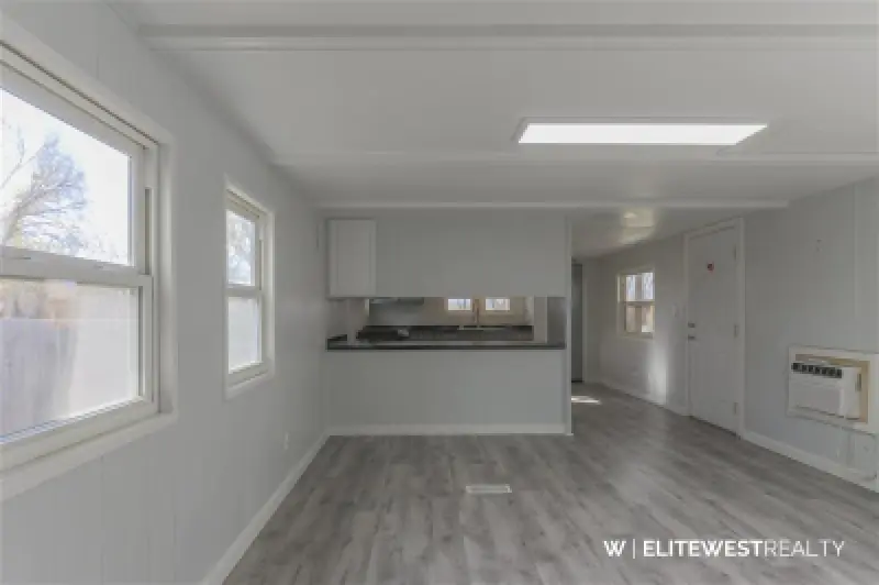 23 3rd Ave W Deaver #24