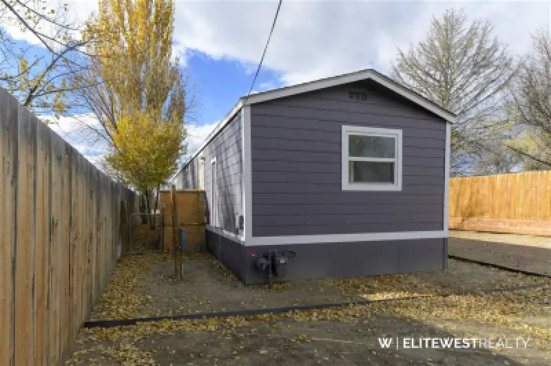 23 3rd Ave W Deaver #32
