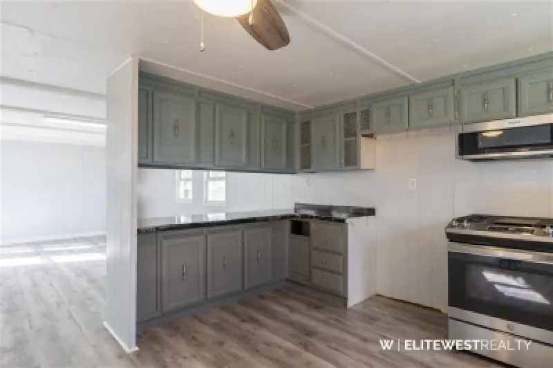 23 3rd Ave W Deaver #4