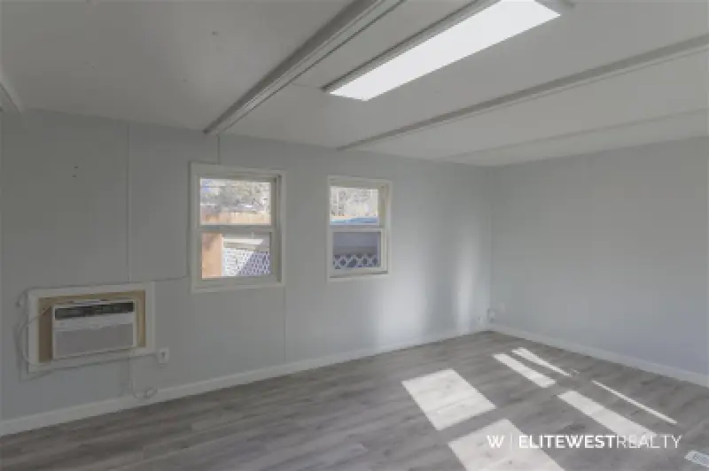 23 3rd Ave W Deaver #8