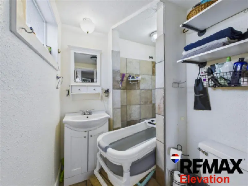 1725 Alger Ave Cody #24