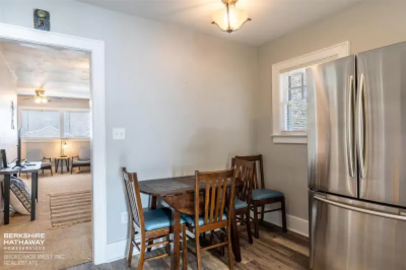 1032 Cody Ave Cody #10