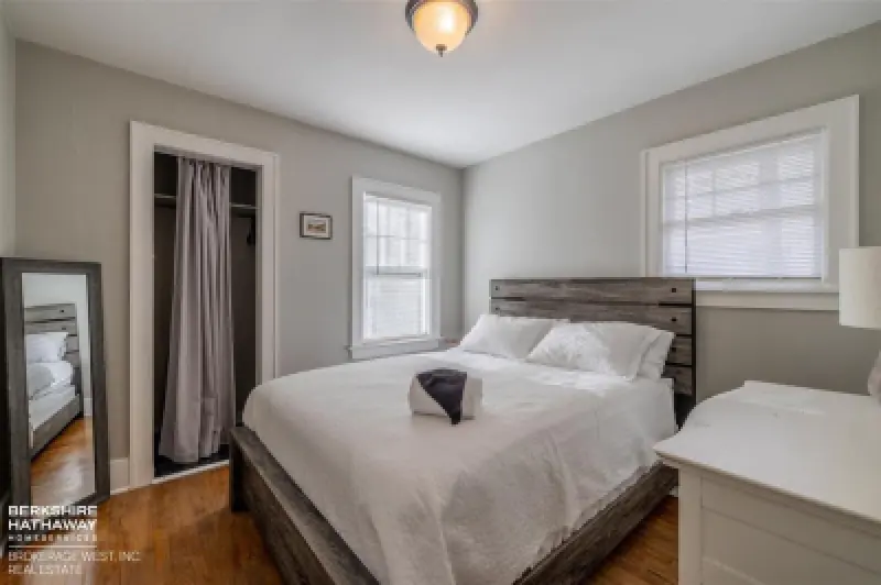 1032 Cody Ave Cody #11
