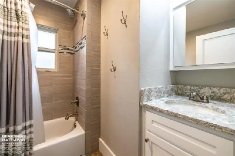 1032 Cody Ave Cody #13