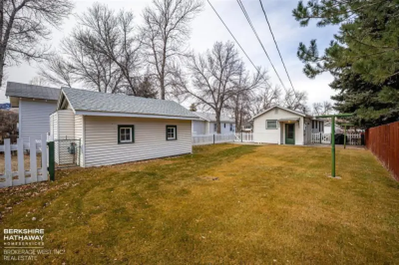 1032 Cody Ave Cody #20
