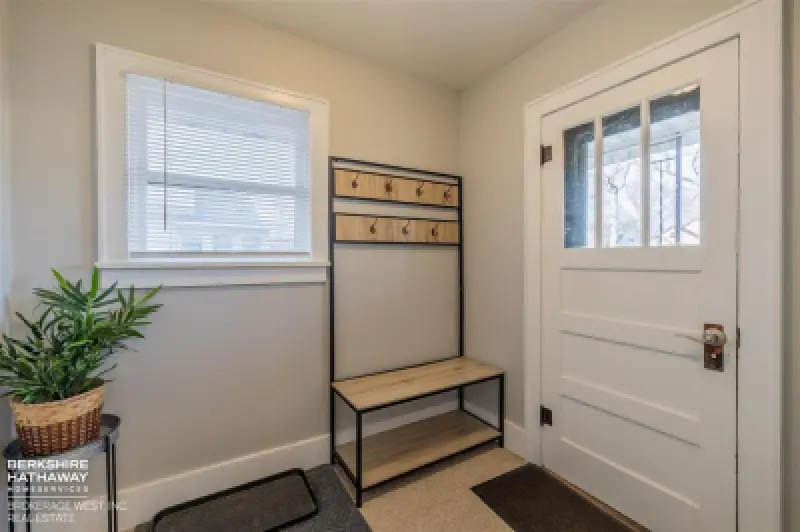 1032 Cody Ave Cody #3