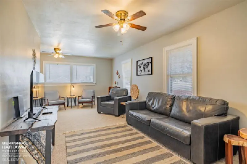 1032 Cody Ave Cody #4