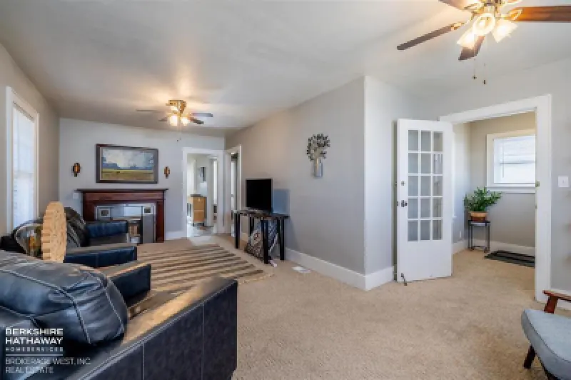 1032 Cody Ave Cody #6
