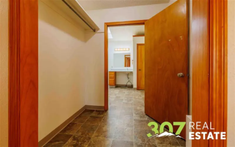 2713 Cougar Ave Cody #18