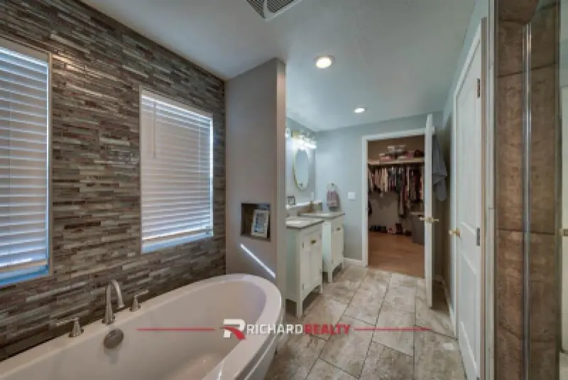 455 8th St Basin #14