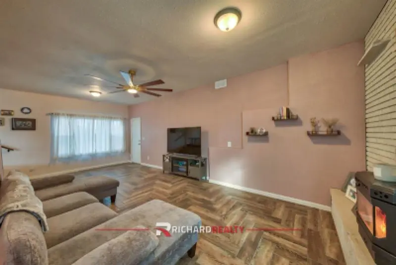 455 8th St Basin #17
