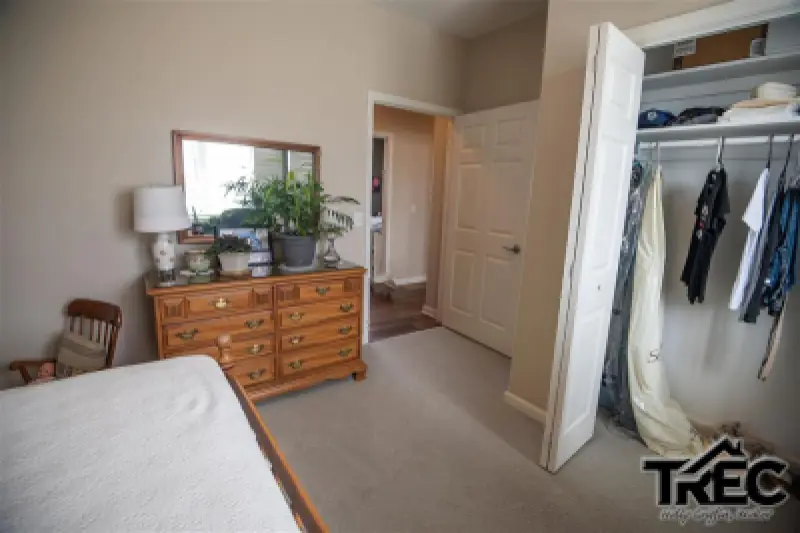 621 Avenue B Powell #33