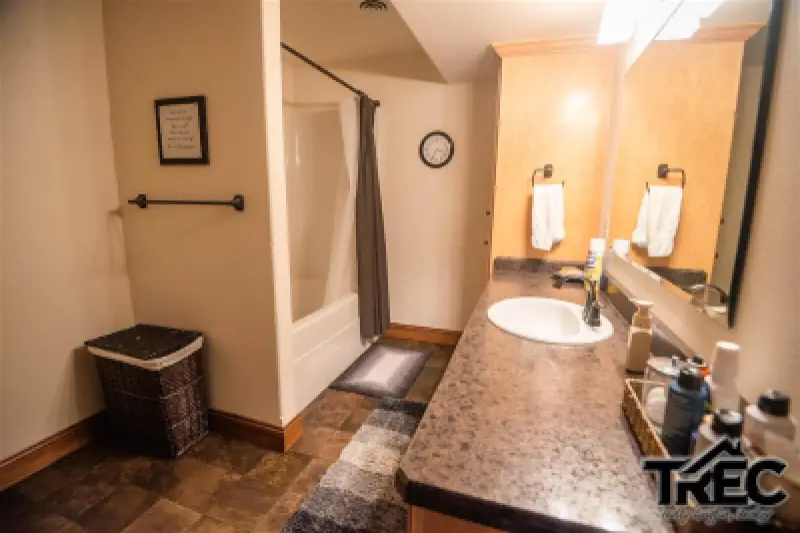 621 Avenue B Powell #37