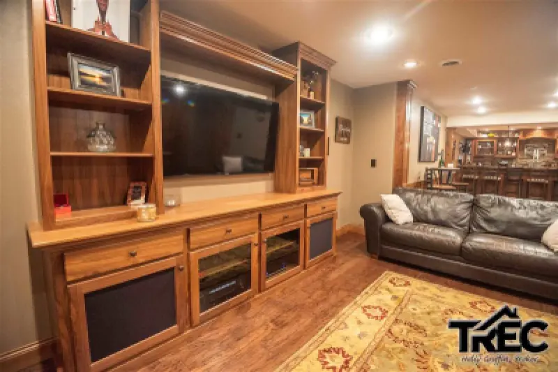 621 Avenue B Powell #44