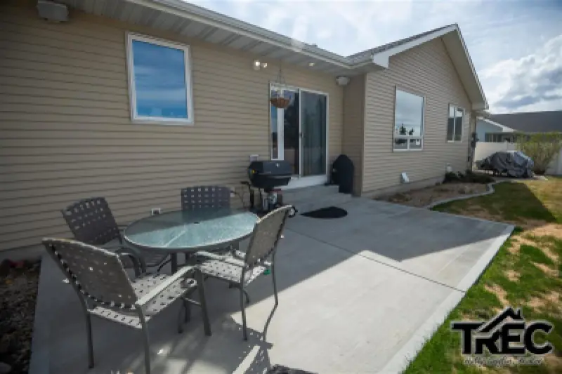 621 Avenue B Powell #56