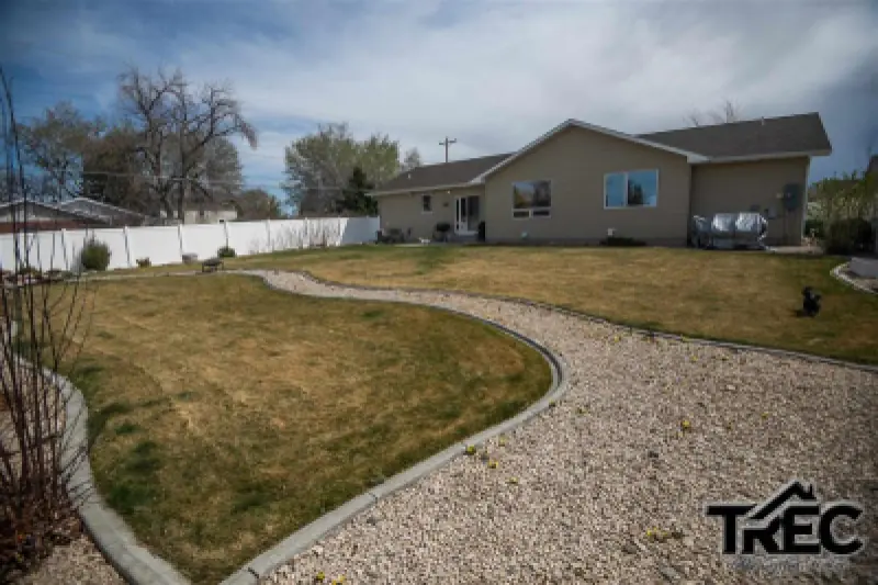 621 Avenue B Powell #58