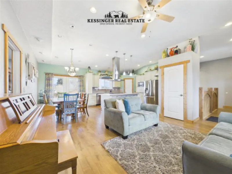 53 3rd St N Cowley #2
