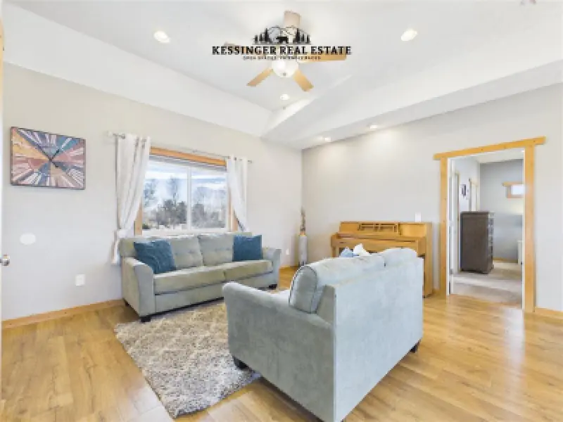 53 3rd St N Cowley #8