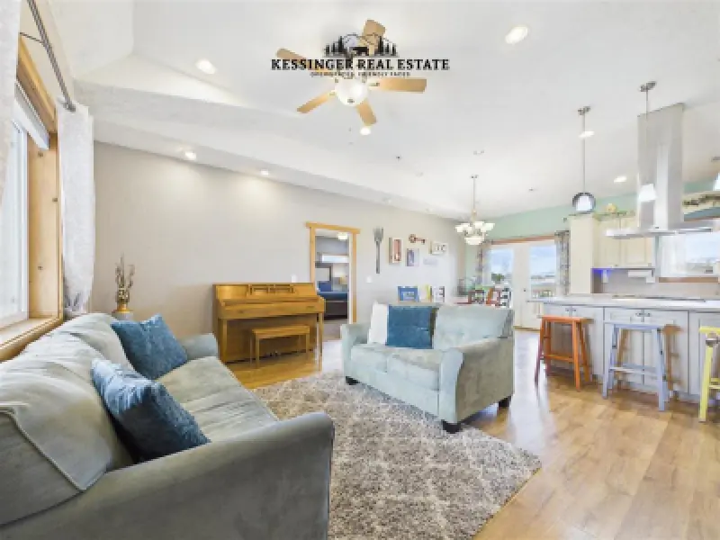 53 3rd St N Cowley #9