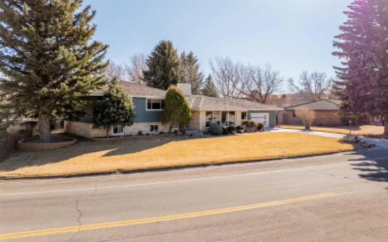 920 Skyline Dr Cody #1