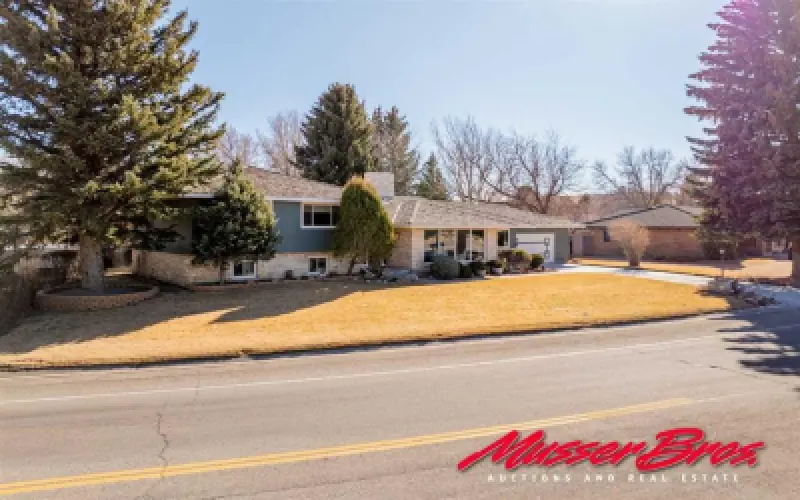 920 Skyline Dr Cody #2