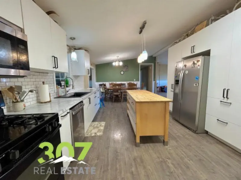 1280 Lane 8 Powell #24