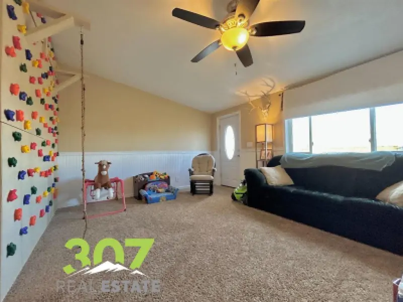 1280 Lane 8 Powell #33