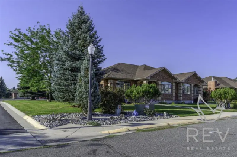 2332 Pioneer Ave Cody #10