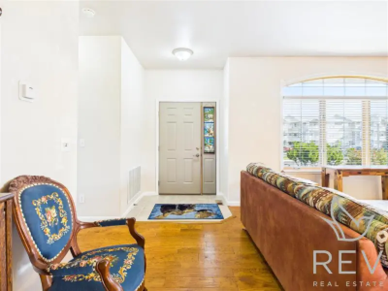 2332 Pioneer Ave Cody #16
