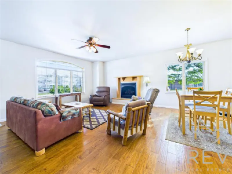 2332 Pioneer Ave Cody #17