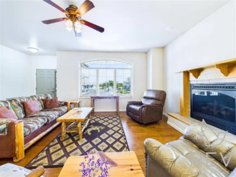 2332 Pioneer Ave Cody #19