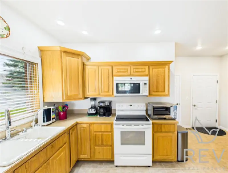 2332 Pioneer Ave Cody #25