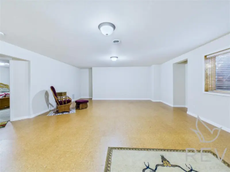 2332 Pioneer Ave Cody #42