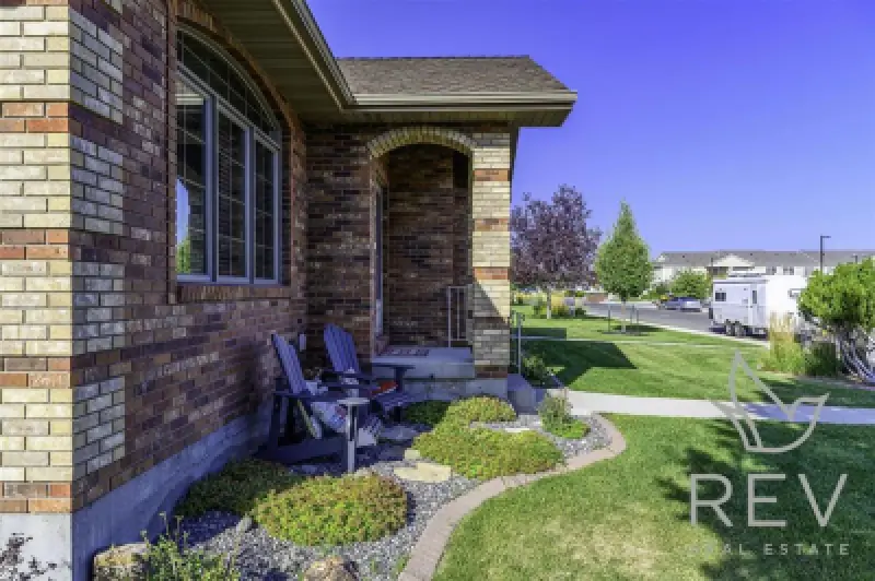 2332 Pioneer Ave Cody #8