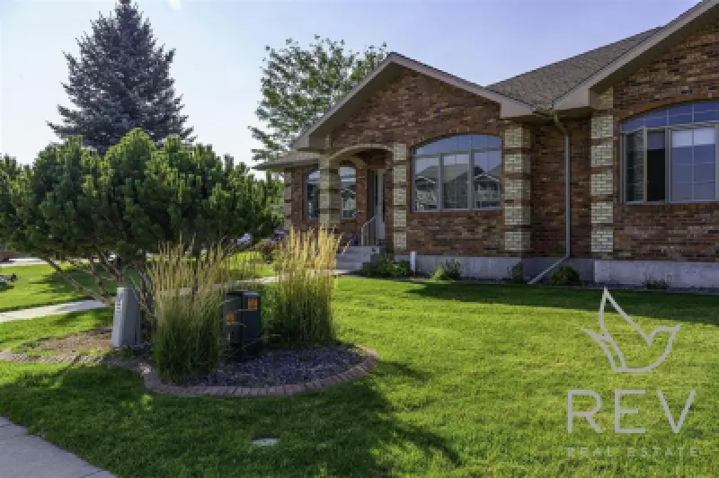 2332 Pioneer Ave Cody #9