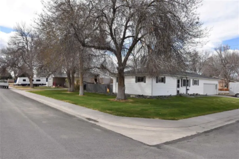 506 Shoshone St Powell #1
