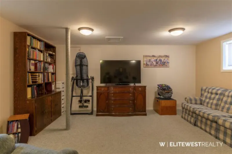 496 Birch St Frannie #24