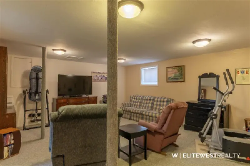 496 Birch St Frannie #25