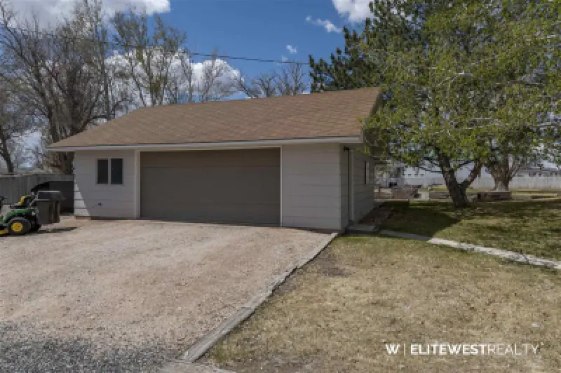 496 Birch St Frannie #37