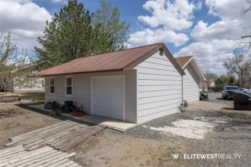 496 Birch St Frannie #38