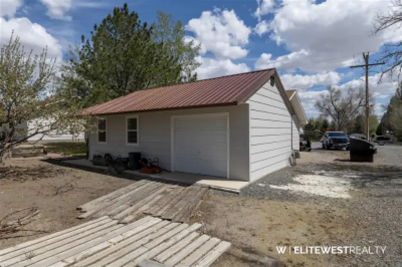 496 Birch St Frannie #49