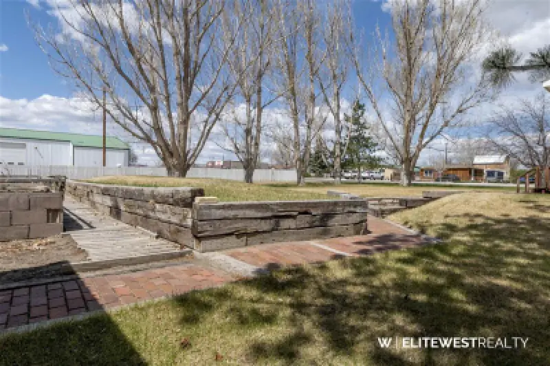 496 Birch St Frannie #52