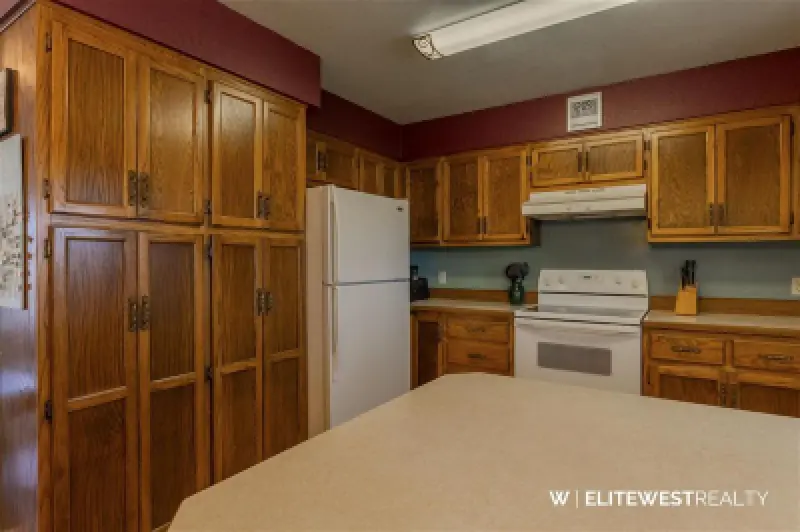 496 Birch St Frannie #8