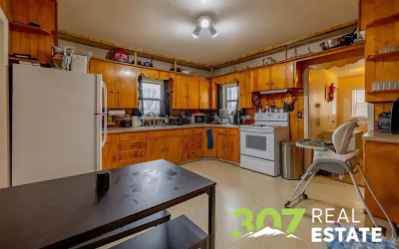 849 3rd St E Powell #10