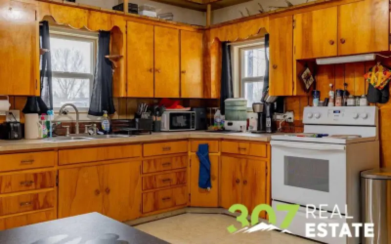 849 3rd St E Powell #11
